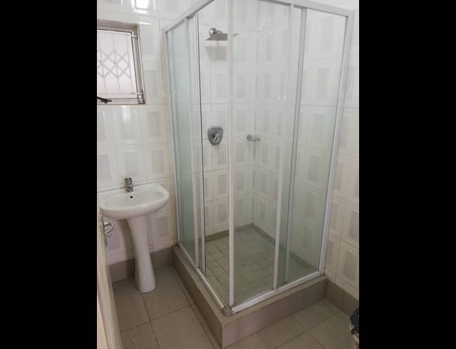 2 BEDROOM HOUSE TO LET IN REDCLIFFE